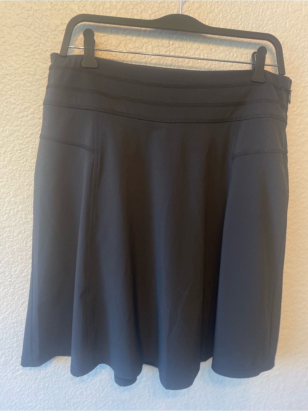 Athleta Black All Day Skorts w/ Back Zip Pocket Sz 8T NWOT